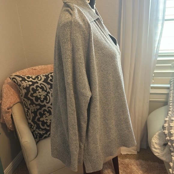 LOFT sweater - M, but fits very loosely - Picture 4 of 6